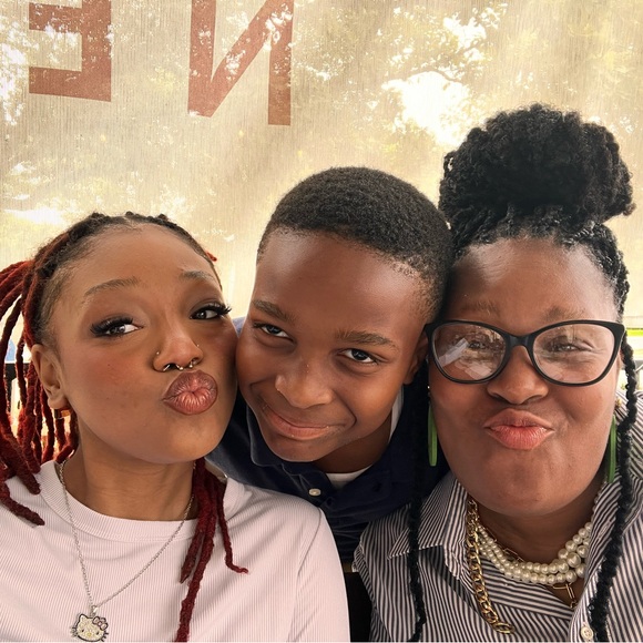 Meet your Posher, Alegra - Picture 8 of 11